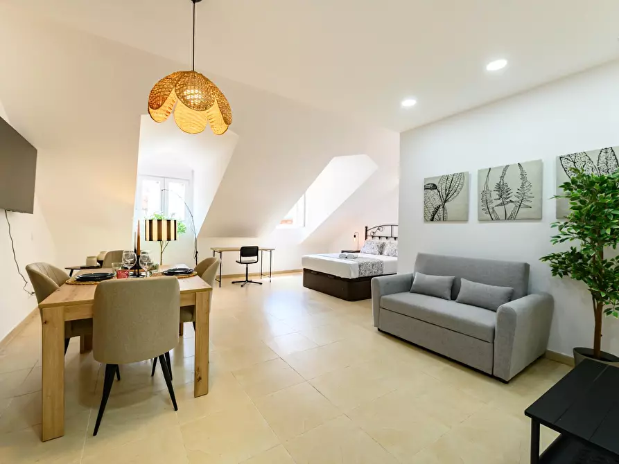 Immagine 1 di Appartamento in affitto  in Calle de las Infantas a Madrid