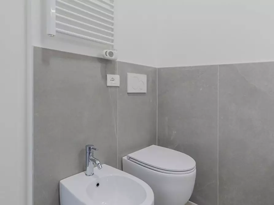 Immagine 10 di Camera in affitto  in Via Giovanni Pascoli a Trieste