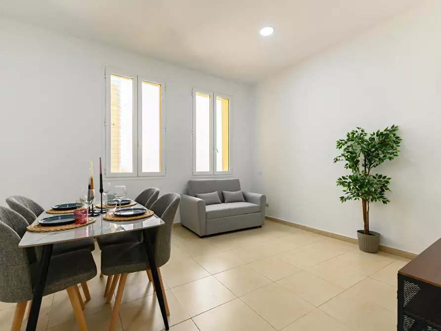 Immagine 1 di Appartamento in affitto  in Calle de las Infantas a Madrid