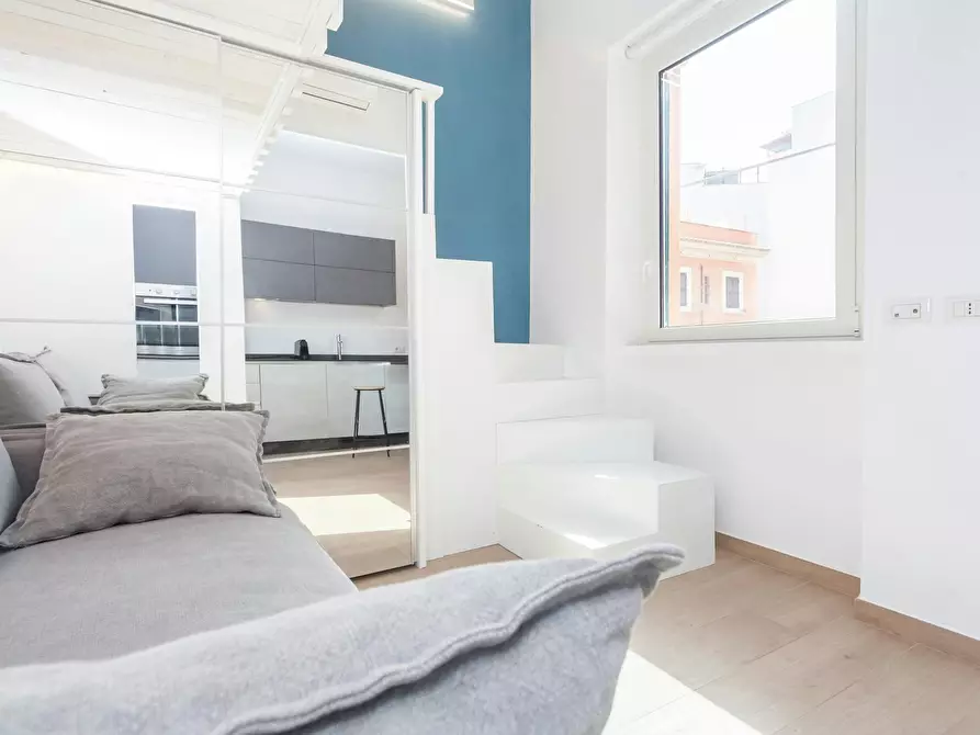 Immagine 2 di Casa indipendente in affitto  in Via dell'Argilla a Roma