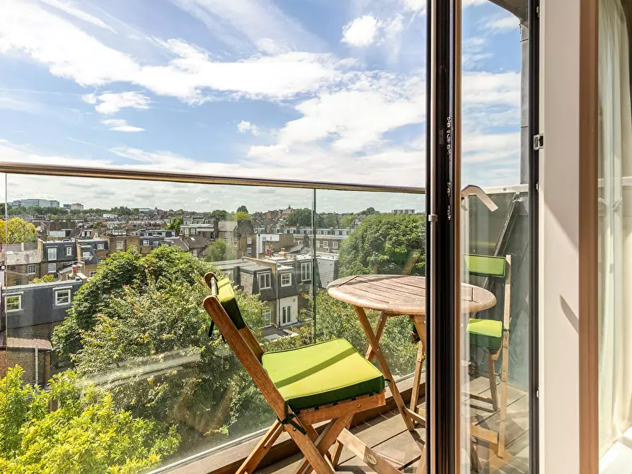Immagine 2 di Appartamento in affitto  in Sinclair Road a Hammersmith