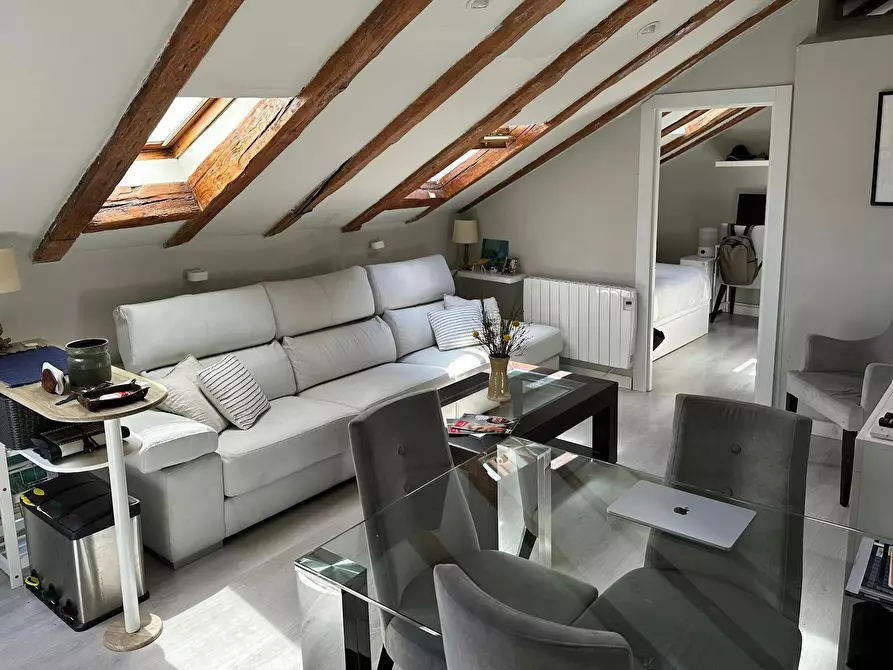 Immagine 1 di Appartamento in affitto  in Calle de Campoamor a Madrid