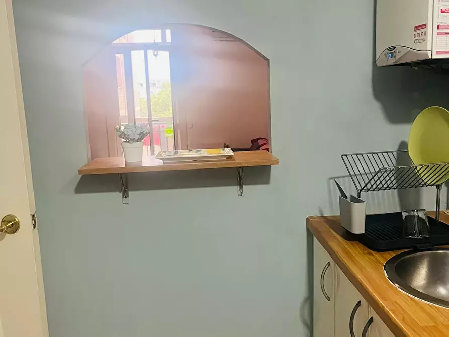 Immagine 4 di Camera in affitto  in Carrer Bergnes de las Casas a Barcelona