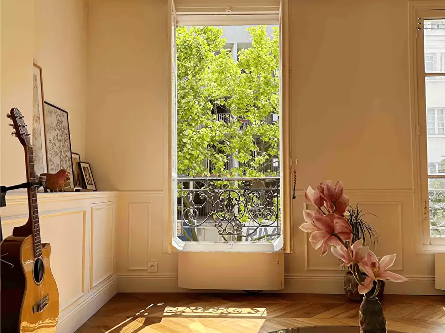 Immagine 1 di Appartamento in affitto  in Rue des Pyrénées a Paris 20