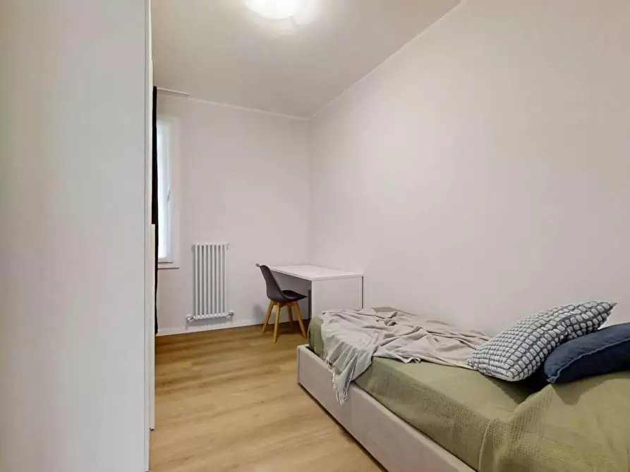 Immagine 1 di Camera in affitto  in Via Leonardo Zize a Padova