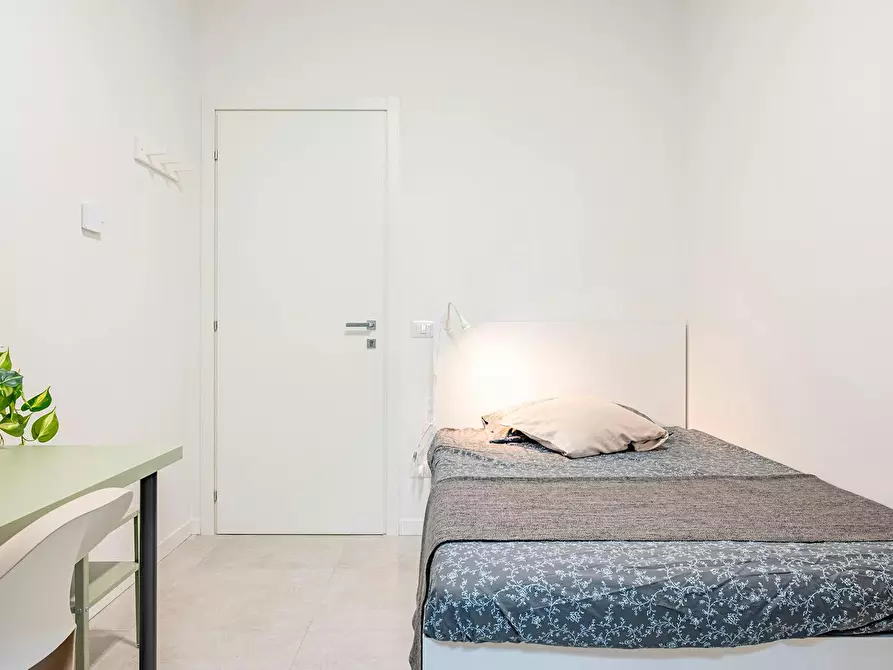 Immagine 2 di Camera in affitto  in Via Giuseppe Candiani a Milano