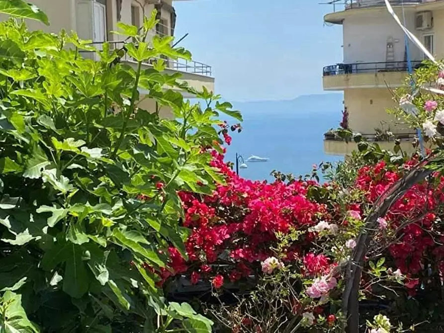 Immagine 1 di Appartamento in affitto  in Via Aniello Falcone a Napoli