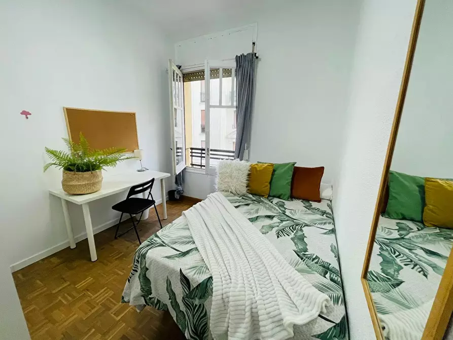 Immagine 1 di Camera in affitto  in Calle de Ferraz a Madrid