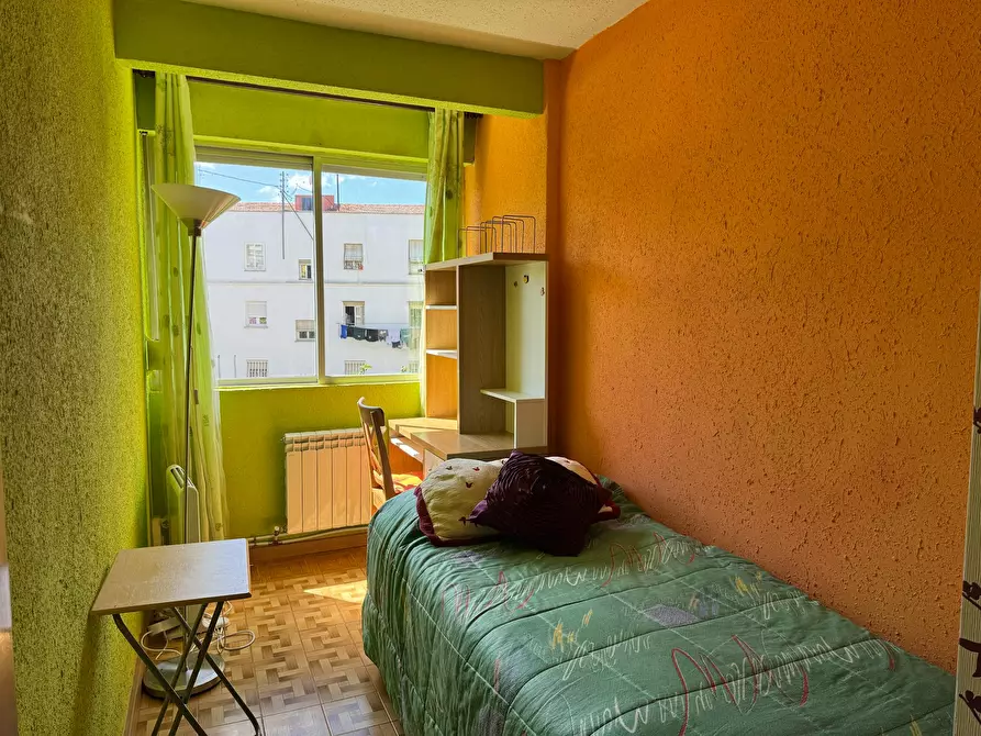 Immagine 1 di Camera in affitto  in Calle de San Cipriano a Madrid