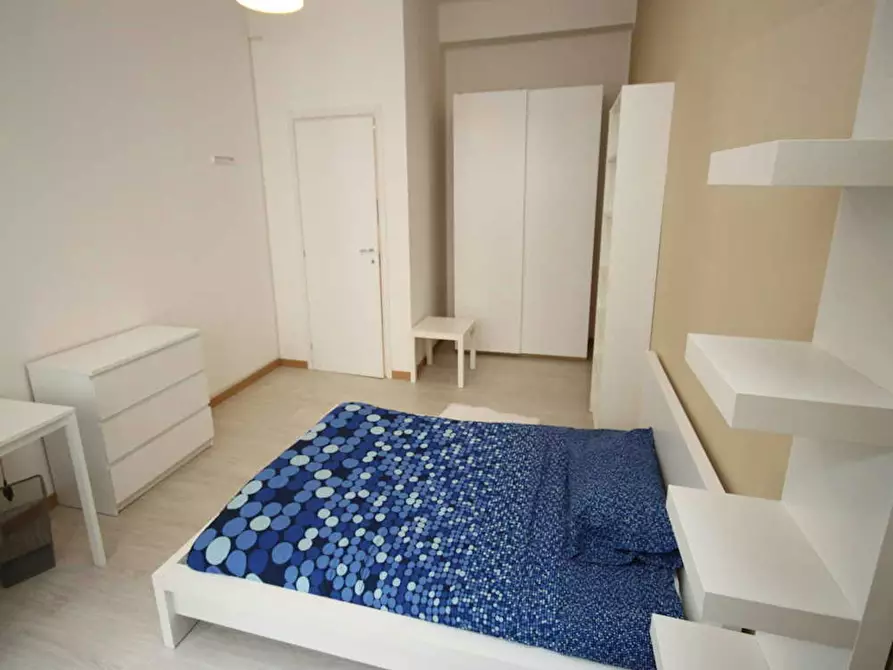 Immagine 3 di Camera in affitto  in Via Cesare Battisti a Milano
