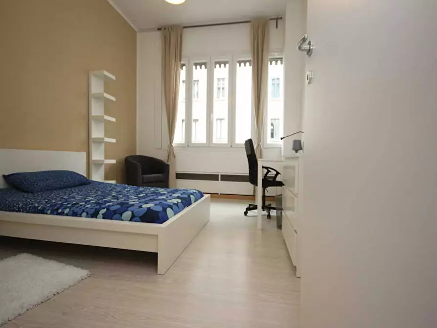 Immagine 2 di Camera in affitto  in Via Cesare Battisti a Milano