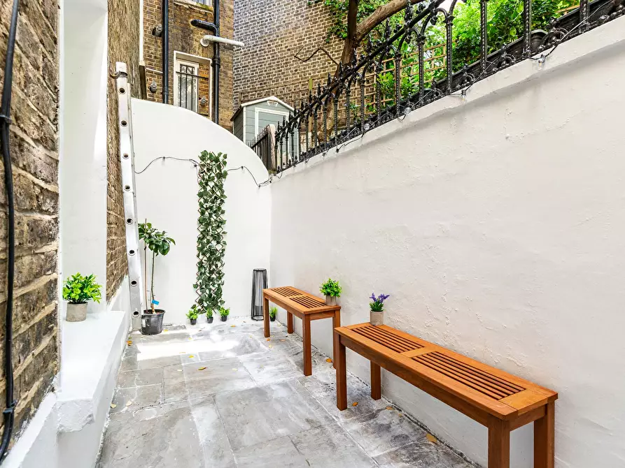 Immagine 4 di Appartamento in affitto  in Holland Park Gardens a Hammersmith