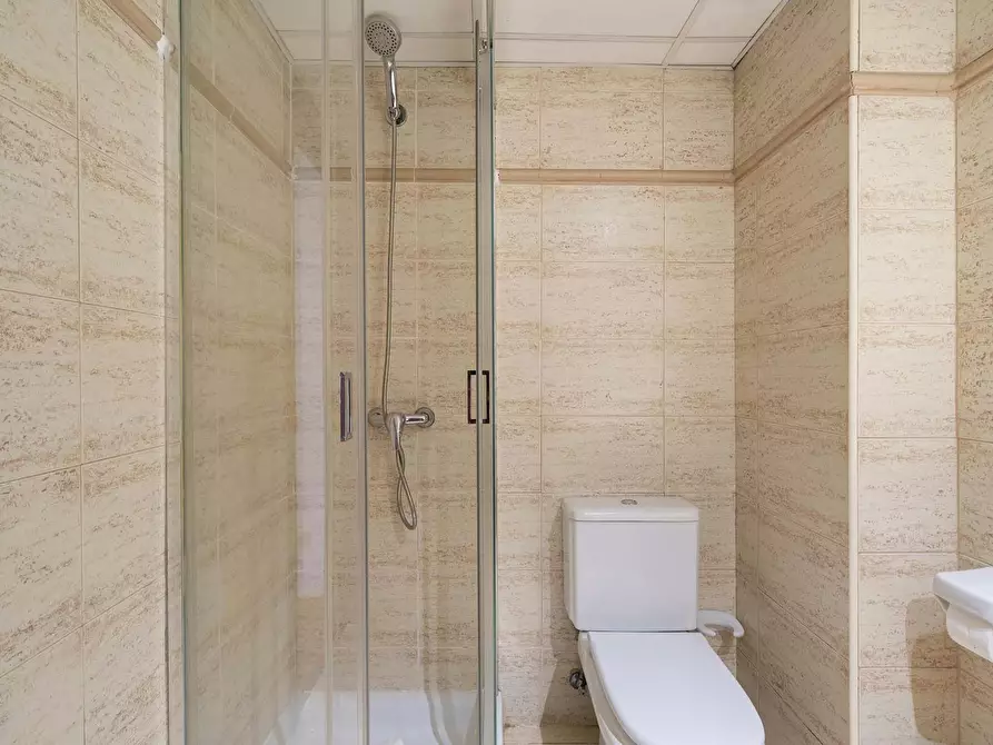 Immagine 10 di Appartamento in affitto  in Calle de Eraso a Madrid