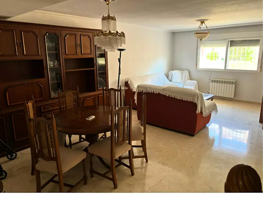 Immagine 1 di Casa indipendente in affitto  in Avinguda Novelda a Alicante/Alacant