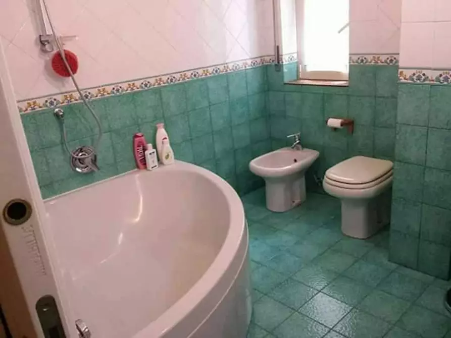 Immagine 10 di Camera in affitto  in Via Bernardo Cavallino a Napoli