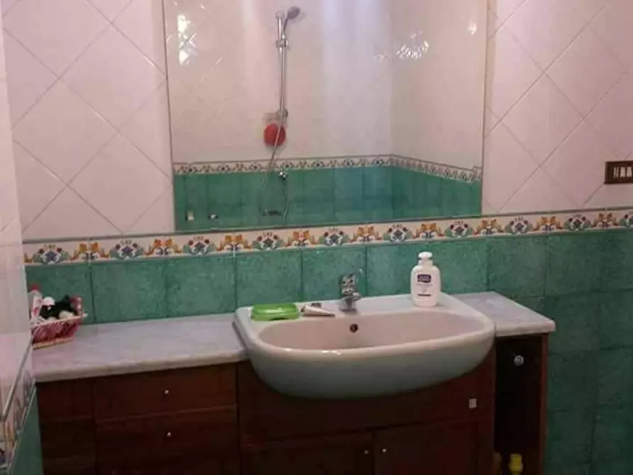 Immagine 9 di Camera in affitto  in Via Bernardo Cavallino a Napoli