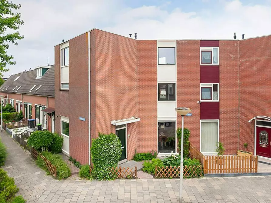 Immagine 1 di Casa indipendente in affitto  in Veerman a Spijkenisse