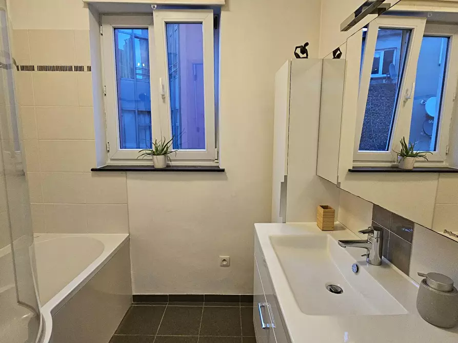 Immagine 5 di Appartamento in affitto  in Rue de Woeringen a Bruxelles