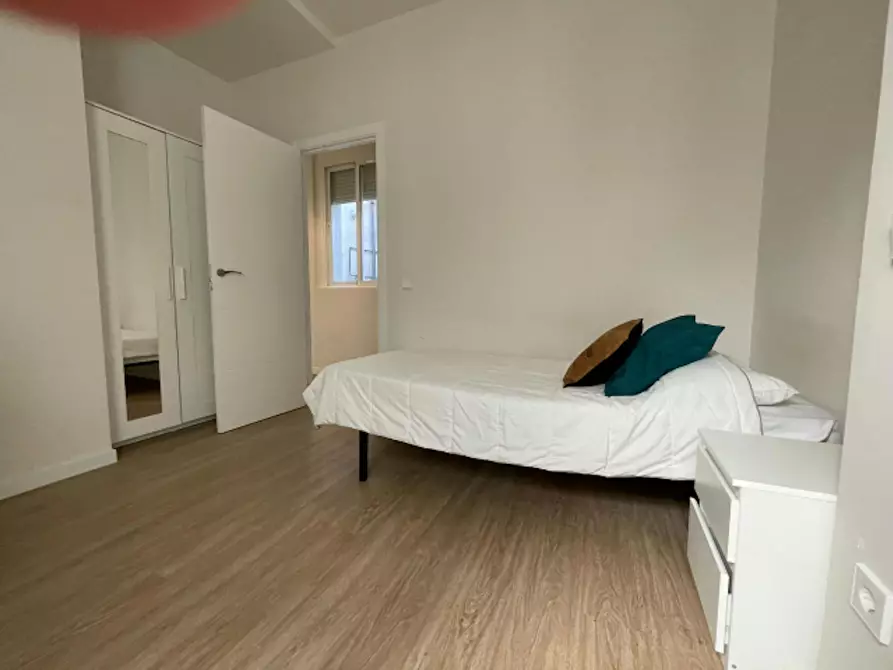 Immagine 9 di Camera in affitto  in Calle de Santa Feliciana a Madrid