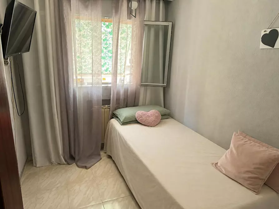 Immagine 5 di Appartamento in affitto  in Calle de San Maximiliano a Madrid