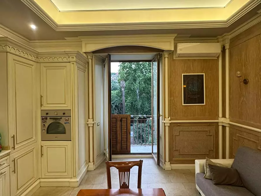 Immagine 6 di Camera in affitto  in Via Foria a Napoli