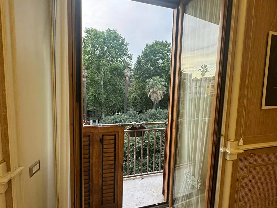 Immagine 10 di Camera in affitto  in Via Foria a Napoli
