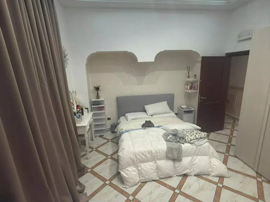 Immagine 2 di Camera in affitto  in Via Foria a Napoli