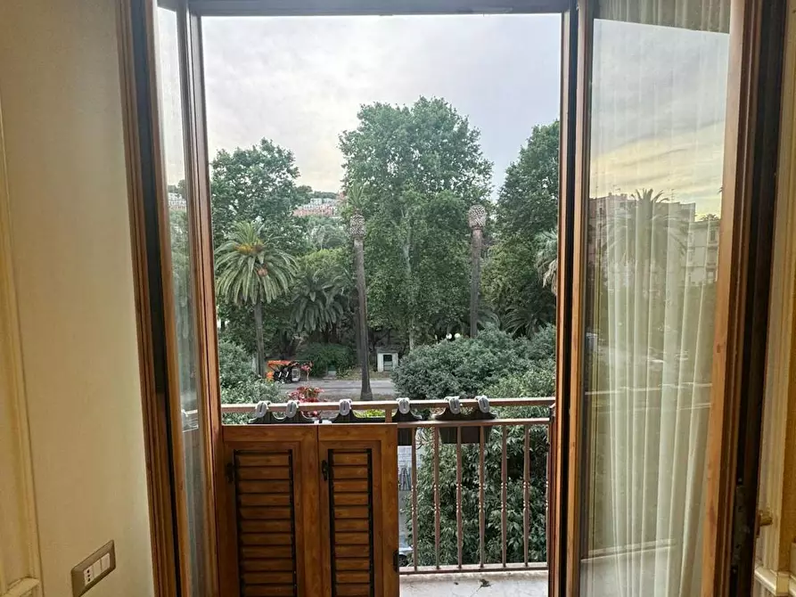 Immagine 9 di Camera in affitto  in Via Foria a Napoli