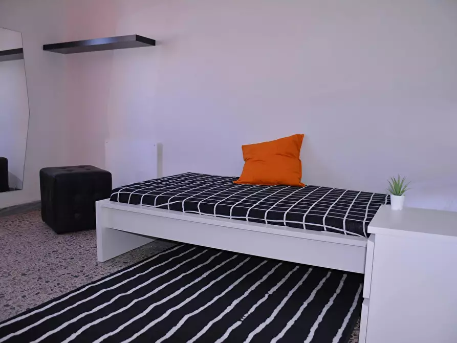 Immagine 1 di Camera in affitto  in Via Ingurtosu a Cagliari