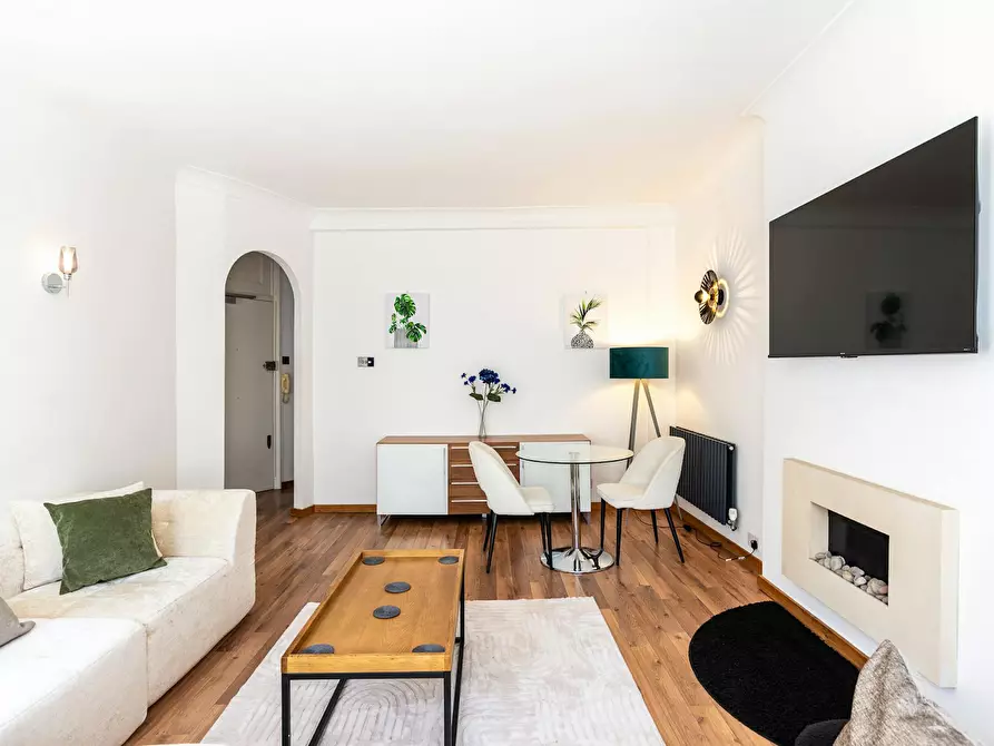 Immagine 8 di Appartamento in affitto  in Beaufort Gardens a Kensington