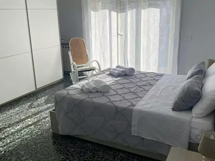 Immagine 1 di Camera in affitto  in Via Marco Aurelio Severino a Napoli