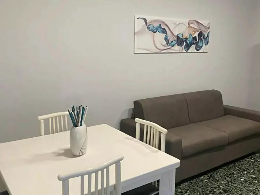 Immagine 4 di Camera in affitto  in Via Marco Aurelio Severino a Napoli