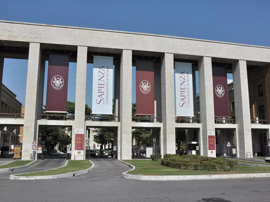Immagine 1 di Camera in affitto  in Via di Porta Labicana a Roma