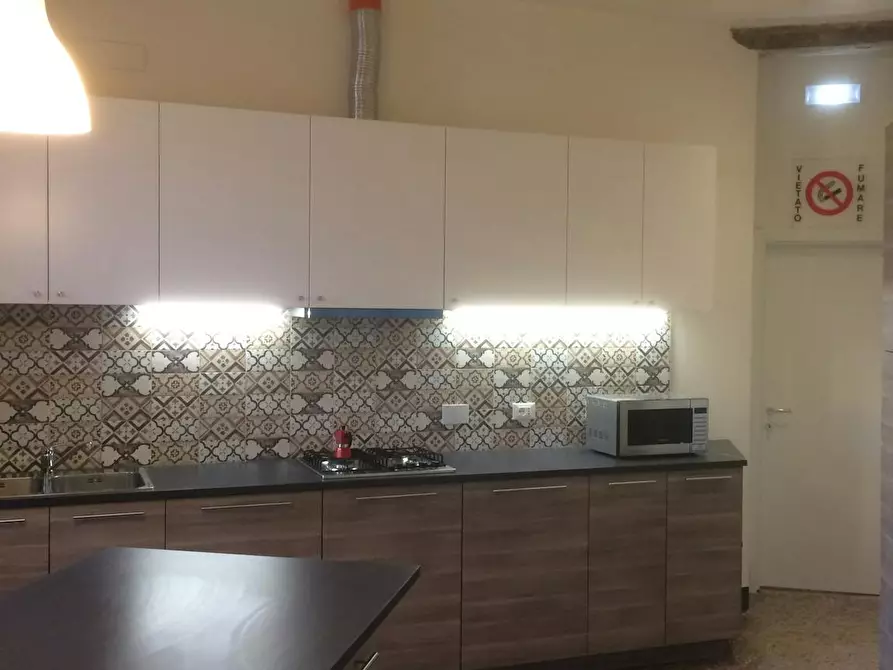 Immagine 10 di Camera in affitto  in Via San Vitale a Bologna