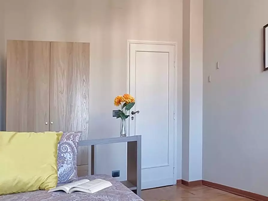 Immagine 2 di Camera in affitto  in Piazza Giuseppe Perotti a Torino