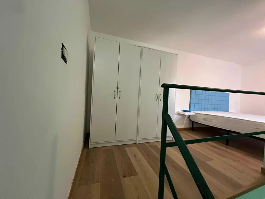 Immagine 10 di Camera in affitto  in Via San Nicandro a Napoli