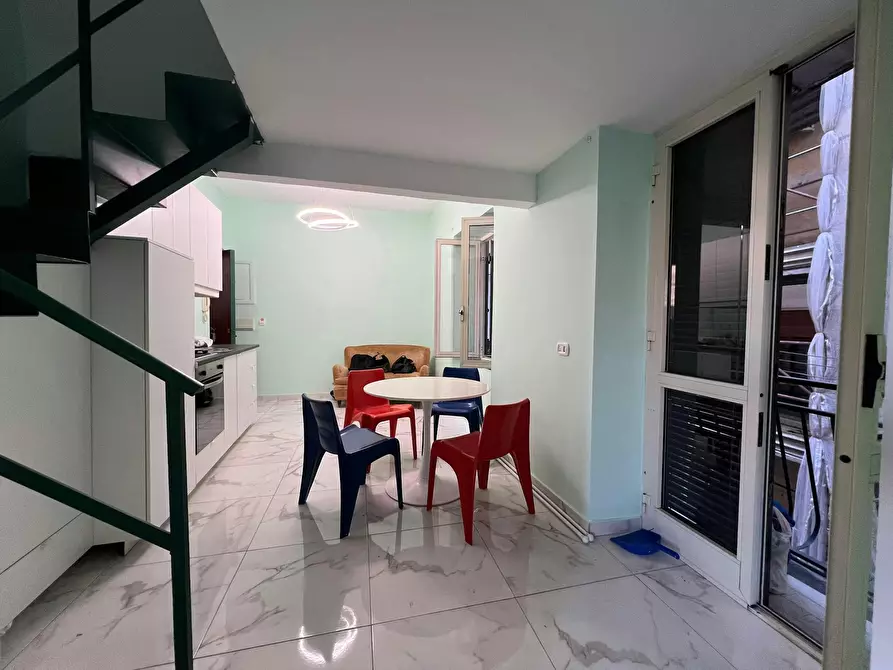 Immagine 6 di Camera in affitto  in Via San Nicandro a Napoli