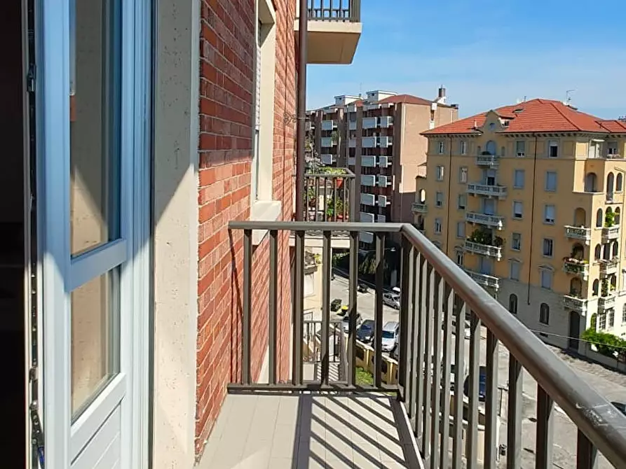 Immagine 2 di Camera in affitto  in Piazza Giuseppe Perotti a Torino