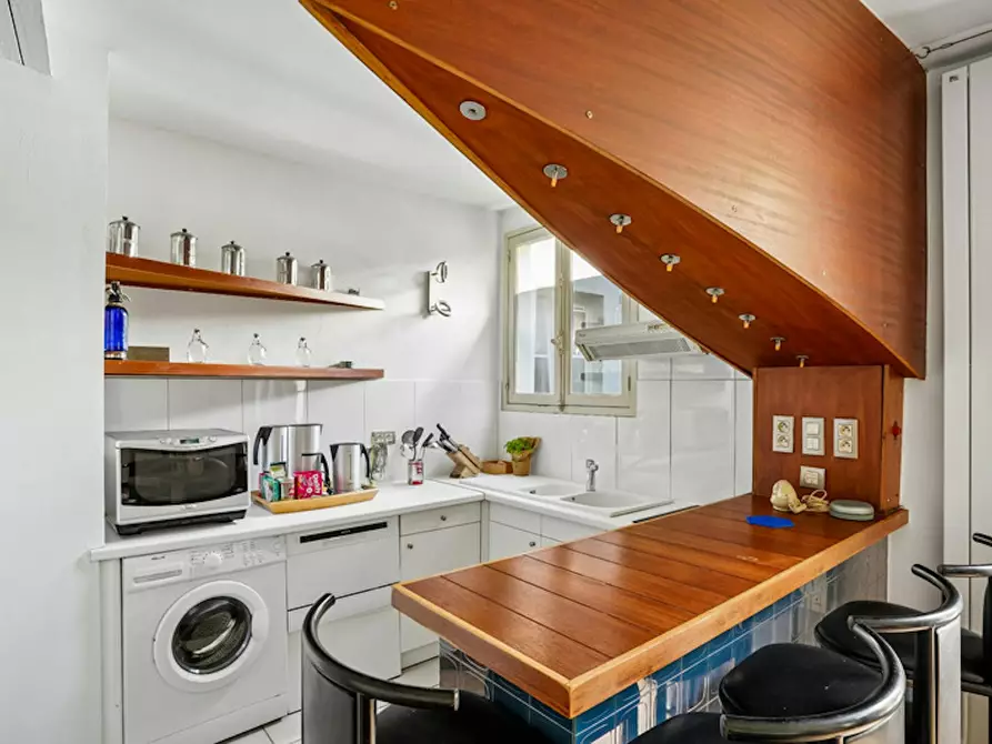 Immagine 10 di Appartamento in affitto  in Rue Marguerite de Rochechouart a Paris