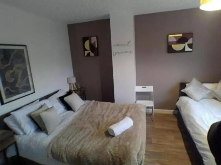 Immagine 6 di Casa indipendente in affitto  in Brays Road a 