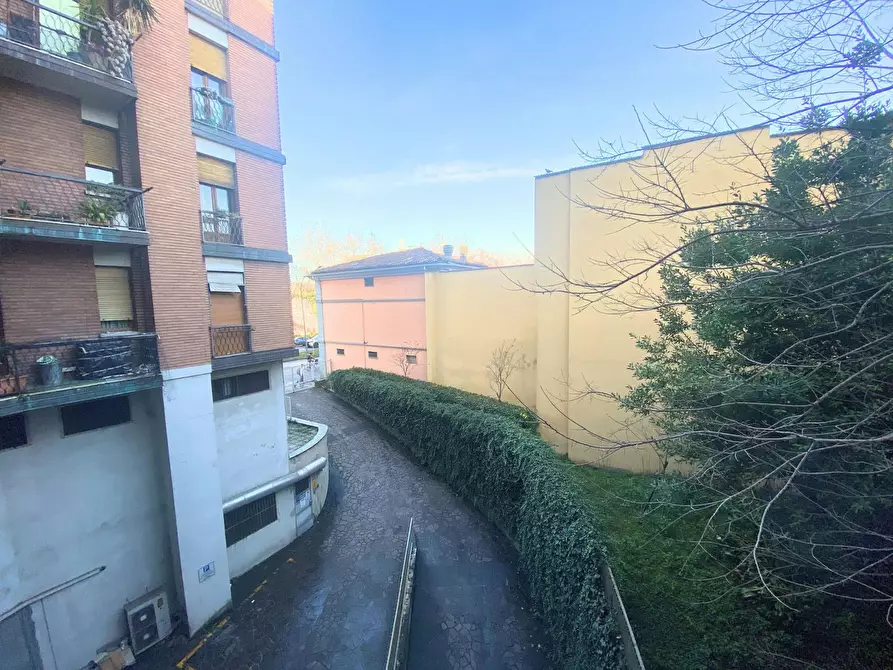 Immagine 6 di Appartamento in affitto  in Viale Carlo Berti Pichat a Bologna
