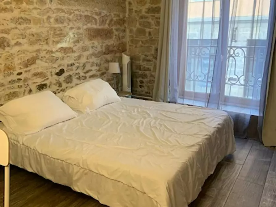 Immagine 1 di Appartamento in affitto  in Rue Saint-Georges a Lyon 05