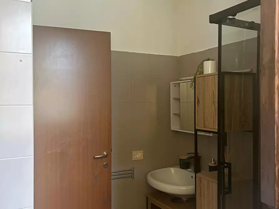 Immagine 8 di Camera in affitto  in Via Montello a Basiano