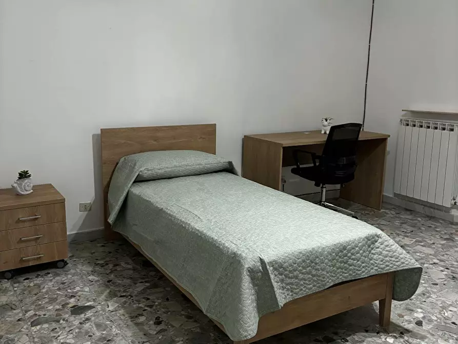 Immagine 2 di Camera in affitto  in Via Ferrarecce a Caserta