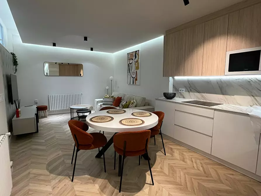 Immagine 1 di Appartamento in affitto  in Calle de Montesa a Madrid