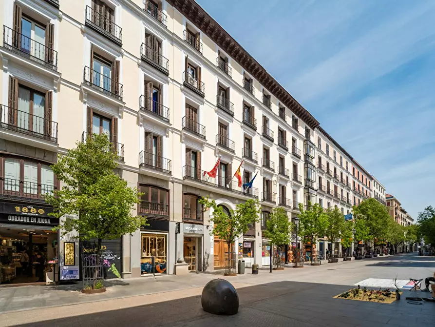 Immagine 1 di Appartamento in affitto  in Calle del Arenal a Madrid