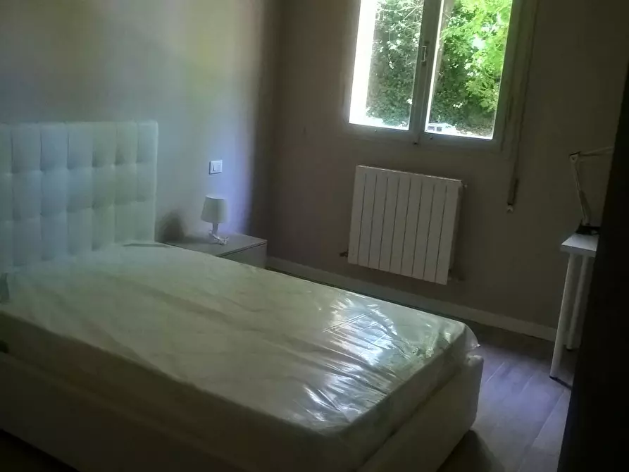 Immagine 2 di Camera in affitto  in Via Rimesse a Bologna