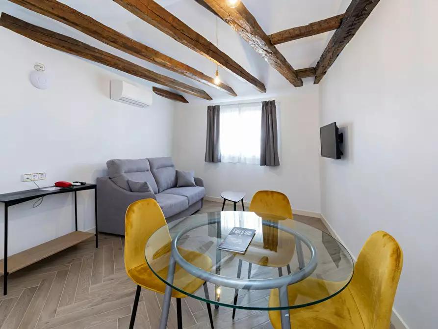 Immagine 1 di Appartamento in affitto  in Calle del Arenal a Madrid
