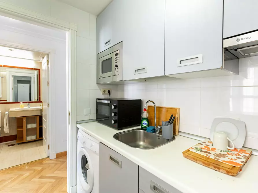 Immagine 9 di Appartamento in affitto  in Avenida de Isabel de Valois a Madrid