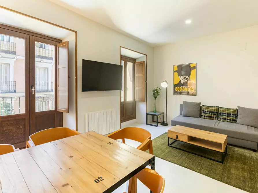 Immagine 1 di Appartamento in affitto  in Calle de Fuencarral a Madrid